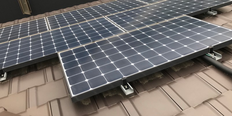 松戸市 瓦屋根への太陽光発電3.0kW・蓄電池7.4kWh設置工事|コンパクト住宅向け省エネプランの施工写真