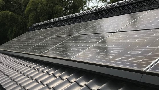 八千代市 太陽光発電2.43kW・蓄電池6.5kWh設置工事|コンパクト設計で光熱費削減を実現の施工写真