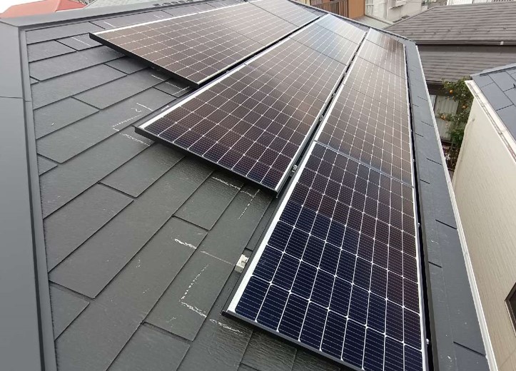 鎌ケ谷市 片流れ屋根への太陽光発電システム4.8kW設置工事|発電効率を最大化した施工事例の施工写真