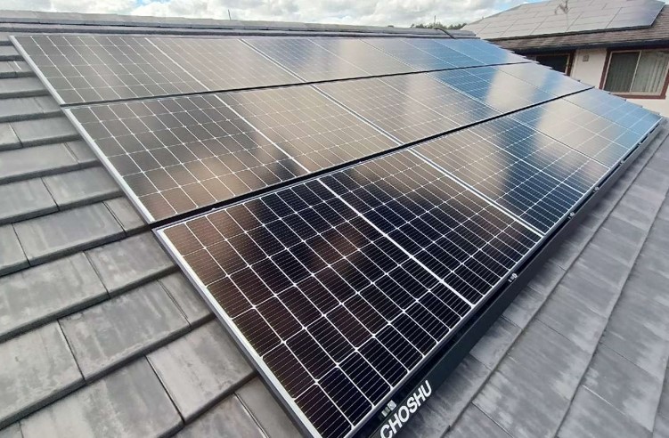 松戸市 屋根全面を活用した太陽光発電システム6.5kW設置工事|高効率・大容量発電プランの施工写真