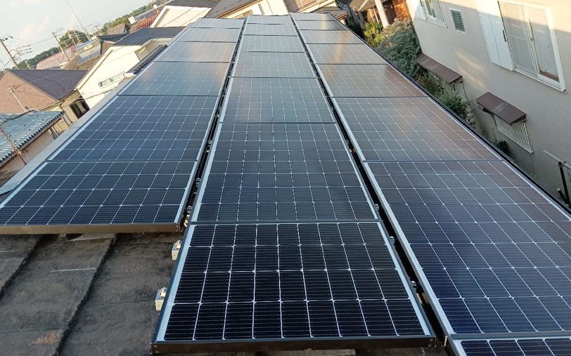 船橋市 屋根全面を活用した太陽光発電システム施工|発電量を最大化する高効率設計の施工写真