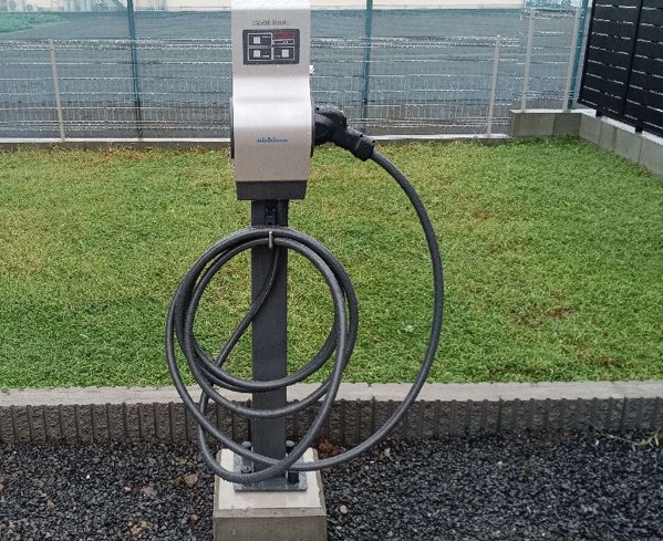 八千代市 EV充電設備設置工事|電気自動車と太陽光発電を活用した省エネ住宅の施工写真