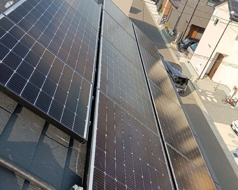 市川市 片流れ屋根への太陽光発電施工|広い屋根面を活かした高効率発電の施工写真