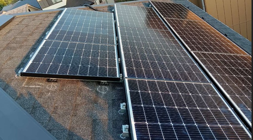 印西市 片流れ屋根への太陽光発電システム施工|高効率発電を実現する人気の屋根形状の施工写真