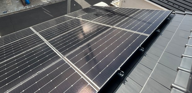 市川市 戸建て住宅への太陽光発電4.5kW・蓄電池9.8kWh設置工事の施工写真