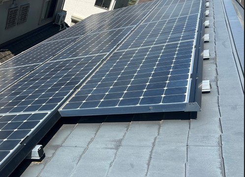八千代市 スレート屋根への太陽光発電3.5kW・蓄電池9.8kWh設置工事|電気代削減と停電対策を実現の施工写真